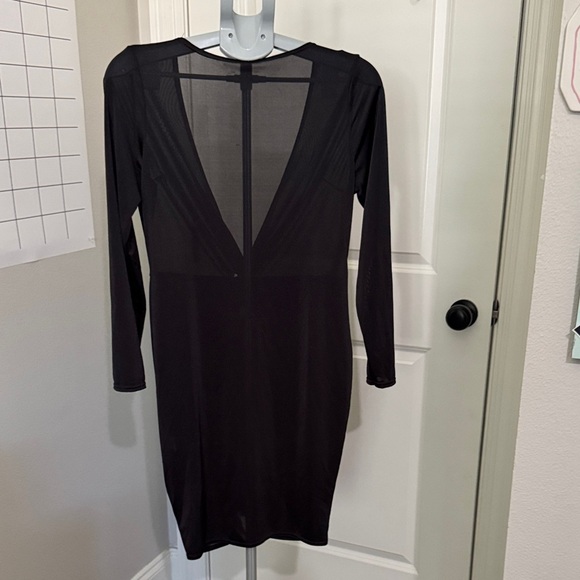 Boohoo Chic Black Deep V Long Sleeve Dress - Picture 5 of 10